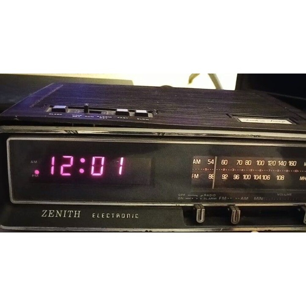 Vintage Zenith R450W Works Radio Alarm Clock Electric RED LCD wood grain 70s 80s